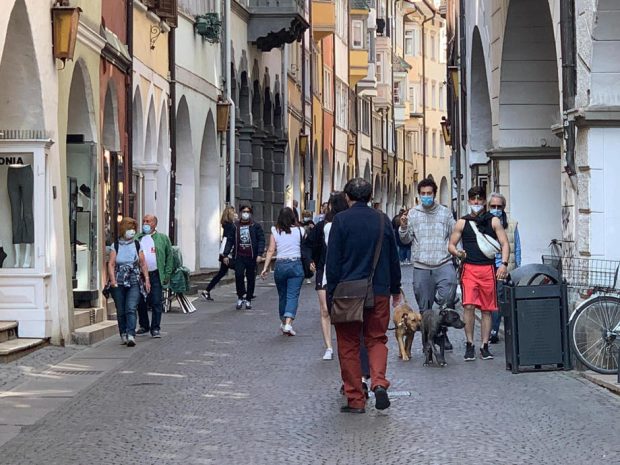Nordul Italiei, următorul punct roșu pe harta COVID, după Austria și Germania. Ce se întâmplă în regiune de s-au înmulțit cazurile