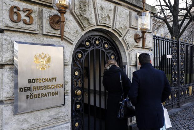 Un diplomat rus, găsit mort în fața ambasadei din Berlin, după ce a căzut de la fereastră