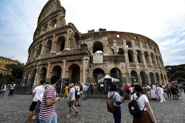 Doi americani au intrat prin efracție în Colosseum ca să bea o bere. Cine i-a descoperit și ce au pățit