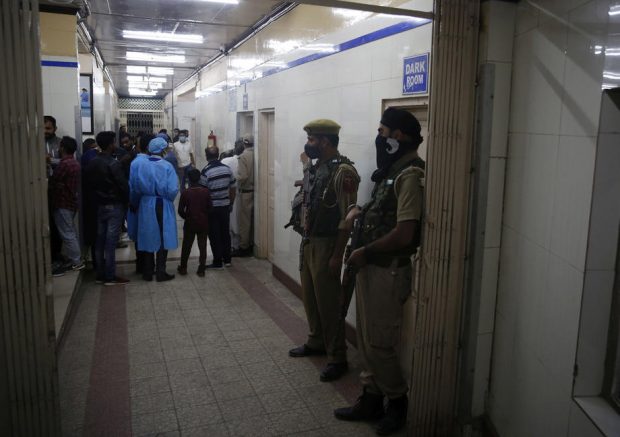 Un indian a fost găsit în viață, după ce fusese declarat mort din greșeală și ținut peste noapte în congelatorul unei morgi