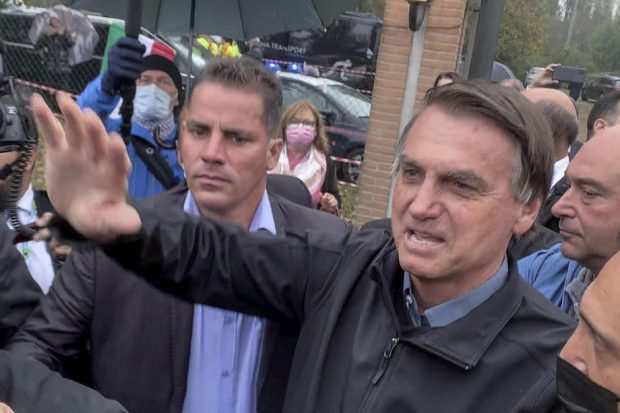 Bolsonaro, huiduit, dar și ovaționat într-o comună italiană care l-a declarat cetăţean de onoare. Vrea o întrevedere cu Matteo Salvini