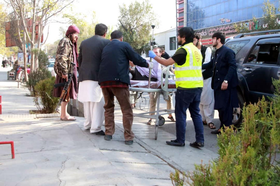 Explozii și focuri de armă lângă un spital din Kabul: Cel puțin 15 persoane, ucise