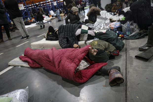 Autoritățile din Belarus evacuează mai multe tabere improvizate ale migranților de la granița cu Polonia