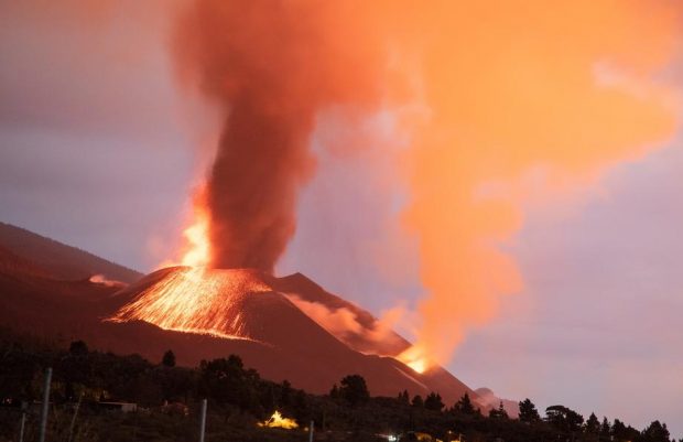 O erupție de două luni, fără niciun semn de încetare. Pagubele uriașe provocate de vulcanul din insula La Palma