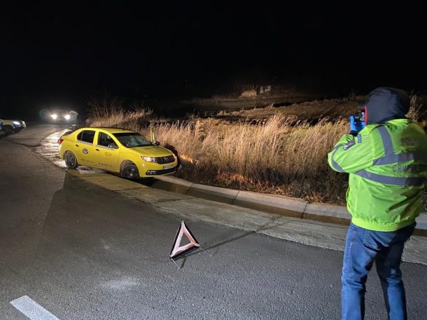 Urmărire cu focuri de armă în Botoșani, după ce un bărbat a bătut un taximetrist și i-a furat mașina