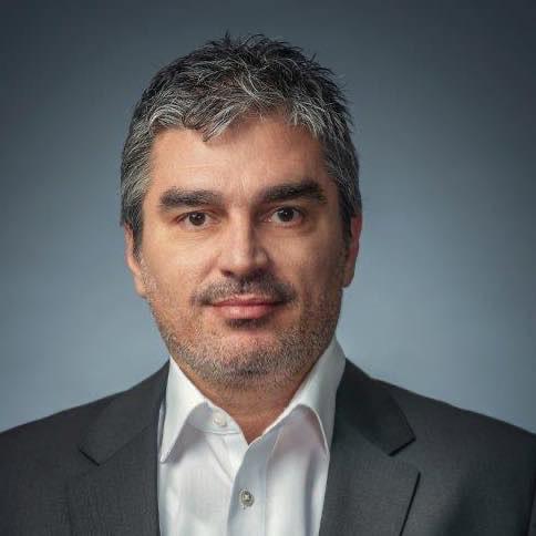 Interviu cu un fost medic român stabilit în Austria, prima țară care va impune vaccinarea anti-COVID obligatorie. „Să nu ajungem ca Bulgaria și România”