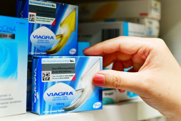 Viagra ar putea fi folosită pentru a trata boala Alzheimer. Ce arată studiile efectuate pe pilula albastră