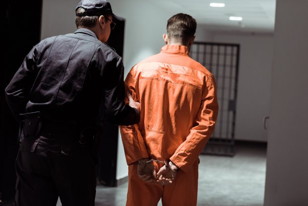 O româncă a plâns la tribunal, supărată că iubitul ei, care o obligase să se prostitueze, în Franța, va merge la închisoare