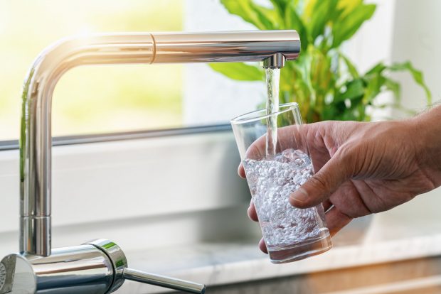Greșeala unui italian putea să o coste viața pe fetița lui: i-a pus cocaină în pahar, în locul unui diuretic