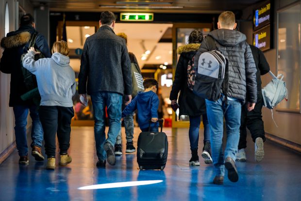 De ce nu mai vin în țară, de Sărbători, tinerii din diaspora: „E un horror logistic!” și „Nu vreau să fac COVID în România” 