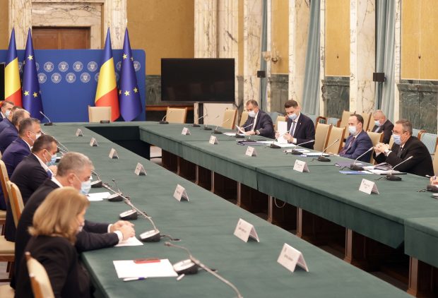 Trăiască taxele mici și profitul mare! Curajul Guvernului Ciucă în fața corporațiilor a ținut o noapte. Apoi s-a făcut preș