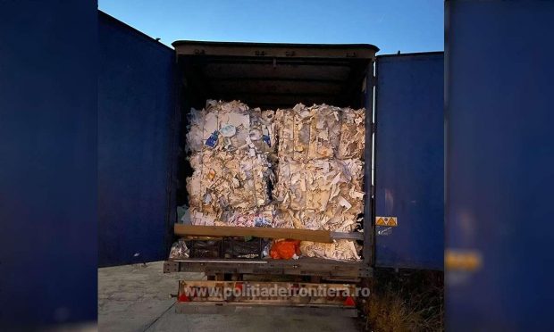 Transport cu peste 22 de tone de deșeuri, oprit la graniță de polițiștii de frontieră din Giurgiu