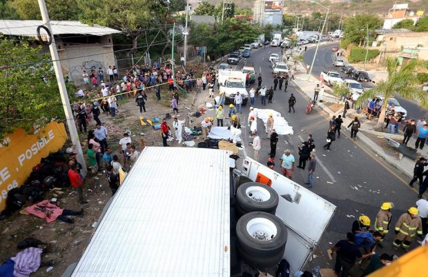 Cel puțin 53 de migranți au murit în Mexic, după ce camionul în care se aflau s-a răsturnat