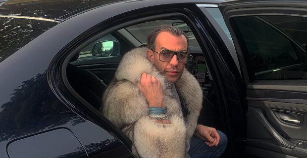 Creatorul de modă Stephan Pelger s-a întors în România după doi ani petrecuți în Germania. Vestea tristă primită înainte de sărbători