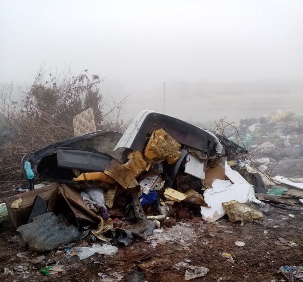 Cum ajung gunoaiele din Rădăuți la un depozit de deșeuri a cărui activitate a fost sistată de mai bine de doi ani