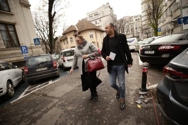 Soţul Dianei Şoşoacă, acuzat că a muşcat-o pe jurnalista din Italia: „Mie îmi plac mai cărnoase”