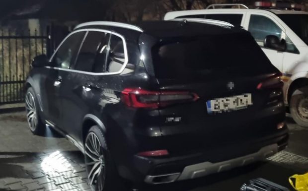 Mașină de 90 de mii de euro, furată în SUA, găsită în județul Cluj. La volan se afla o tânără de 26 de ani