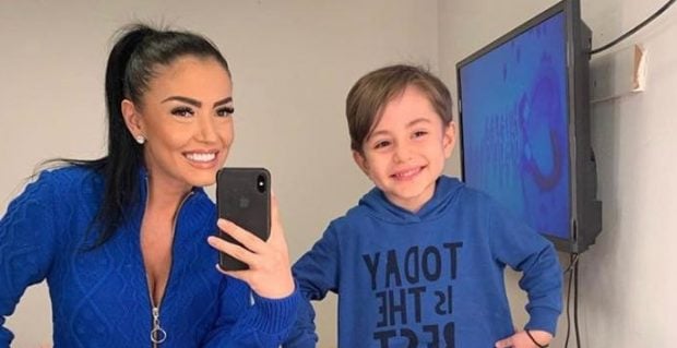 Fiul Andreei Mantea, victima bullying-ului. David a ajuns acasă cu vânătăi pe ambele picioare și mâini