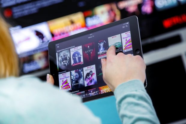 Ce filme și seriale noi poți urmări pe Netflix în luna ianuarie a anului 2022