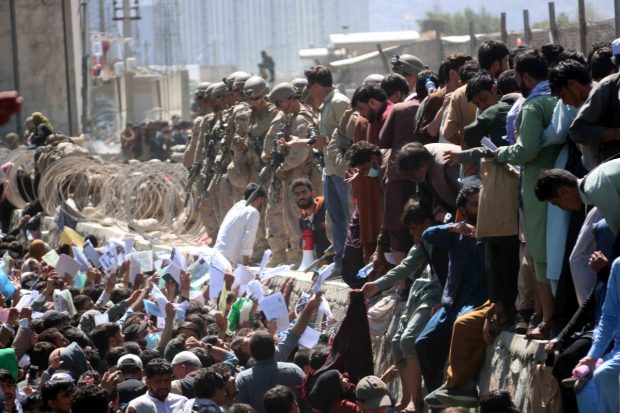 Un fost diplomat denunță „haosul” din Ministerul britanic de Externe în timpul evacuărilor din Kabul. „Au fost lăsați să moară în mâinile talibanilor”
