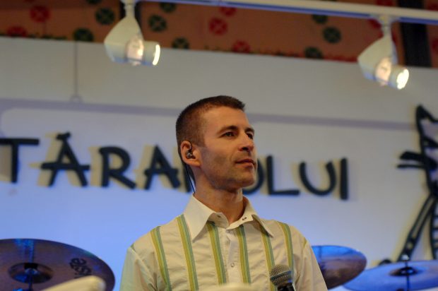 Ce-și dorește autorul melodiei „Țara te vrea prost” pentru 2022: „Oamenii să spună «Stop, așa nu merge!»“