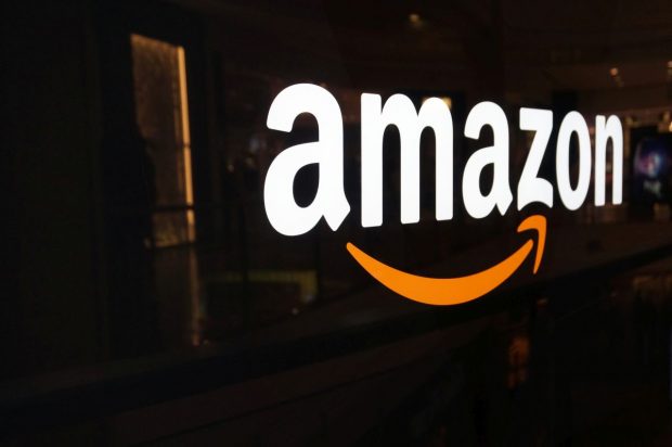 Amazon, acuzată că ajută la răspândirea de informații false. Câți bani a donat grupurilor antivacciniste