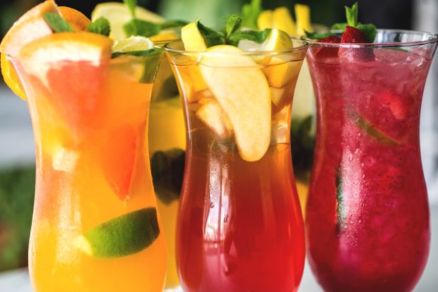 Băuturi și cocktailuri pentru Revelion