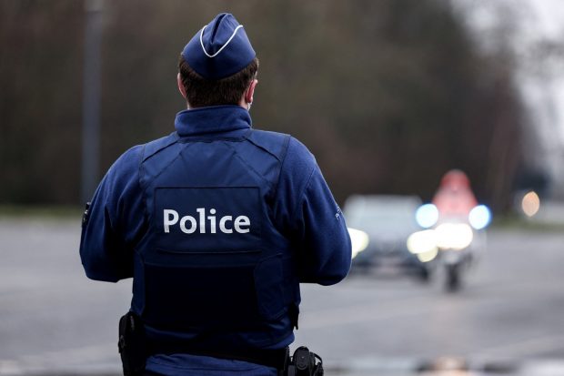 Un român condamnat de 16 ori în Italia a evadat ca să fugă în Belgia și să fie prins când fura o sticlă de vin