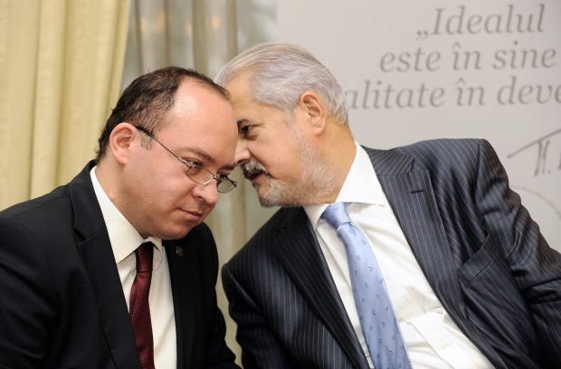 Talentatul domn Aurescu. Cum se clădește o carieră politică pe axa Adrian Năstase – Klaus Iohannis