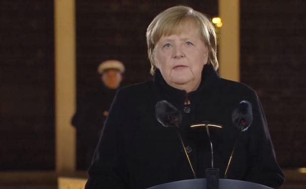 Ceremonia de adio a lui Merkel, după 16 ani în funcția de cancelar pe acordurile unui hit punk