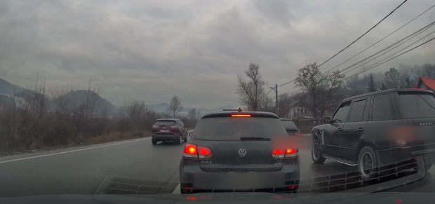 Inconștiență pe DN 1: Cum a fentat un șofer coloana de mașini de pe Valea Prahovei