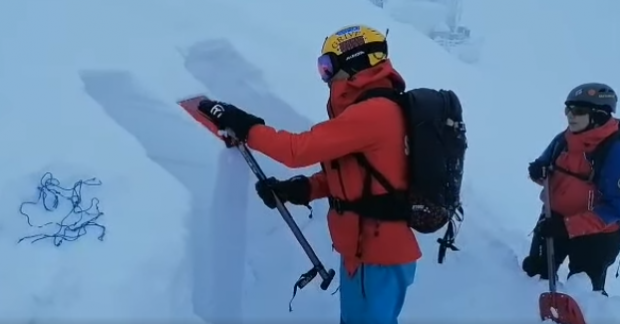 Zăpadă de aproape un metru și jumătate, la Bâlea Lac. Risc de avalanșe, salvamontiștii recomandă evitarea zonei