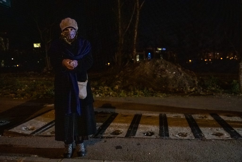 REPORTAJ AUDIO. Am petrecut o noapte pe stradă cu oamenii fără adăpost din București. Cine sunt „invizibilii”