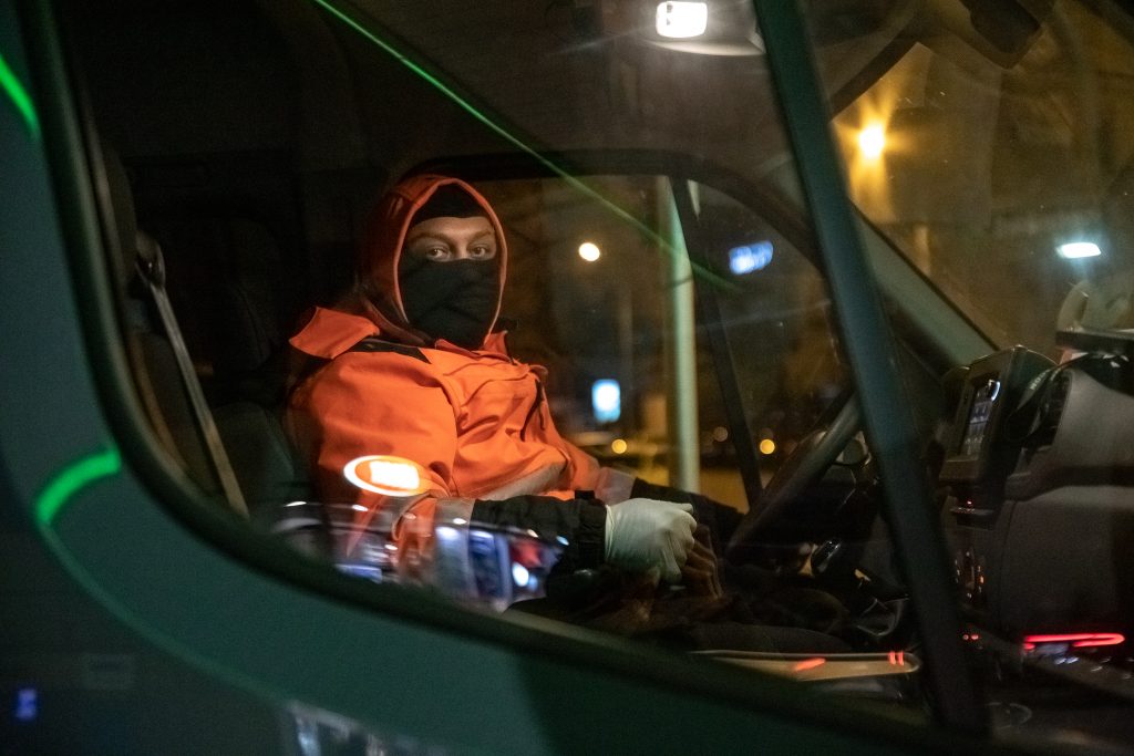 REPORTAJ AUDIO. Am petrecut o noapte pe stradă cu oamenii fără adăpost din București. Cine sunt „invizibilii”