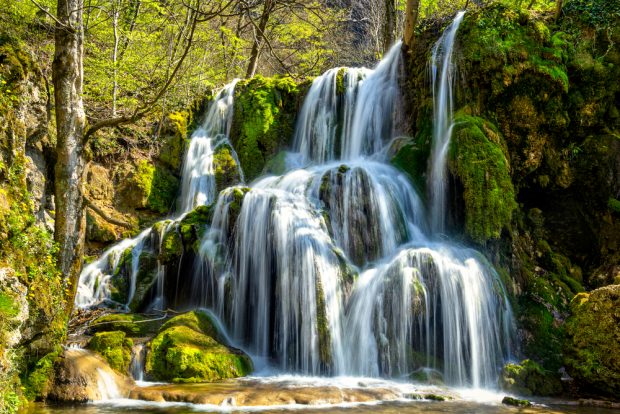 Cascada Beușnița – cea mai frumoasă cascadă din Parcul Național Cheile Nerei