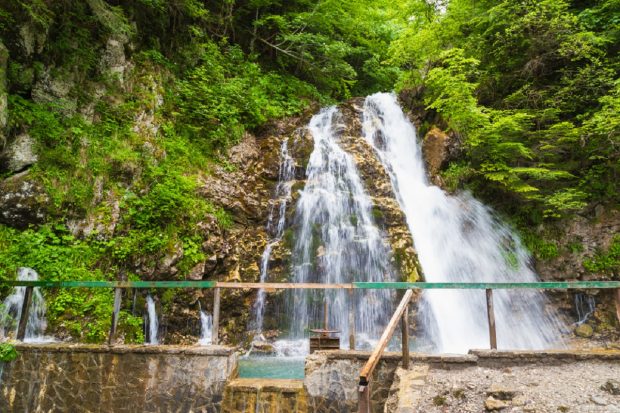 Cascada Urlătoarea Bușteni – legende și curiozități despre cascada din Bucegi