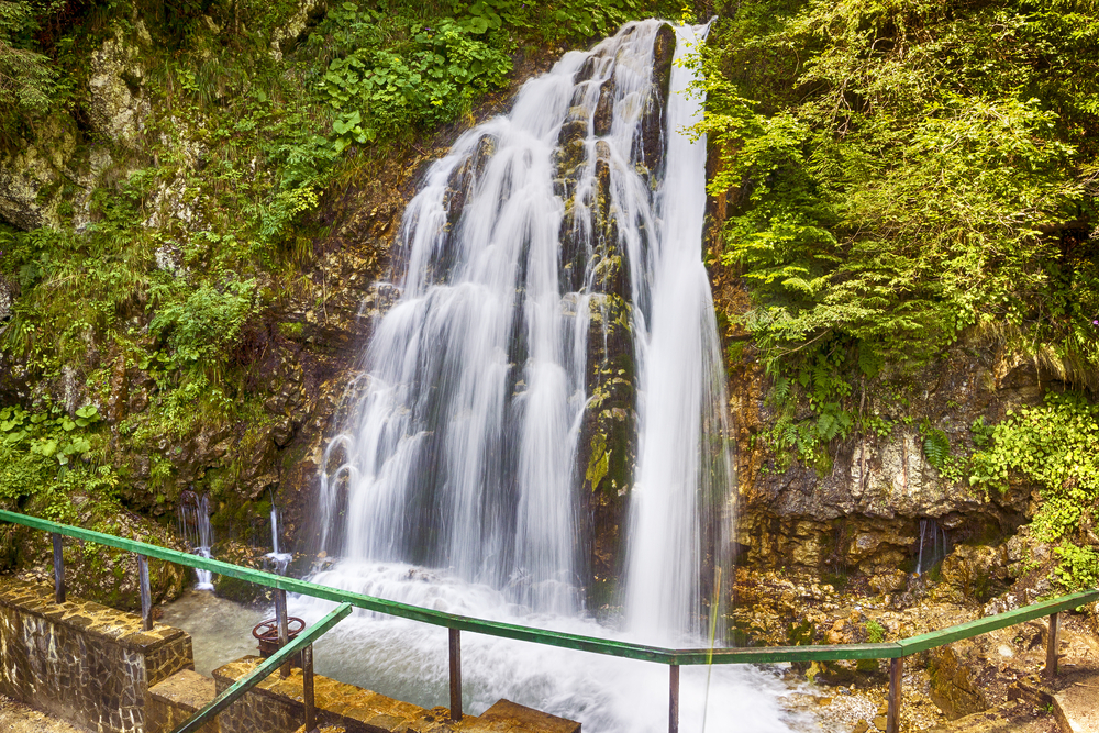 Cascada Urlătoarea - legende și curiozități despre cascada din Bucegi