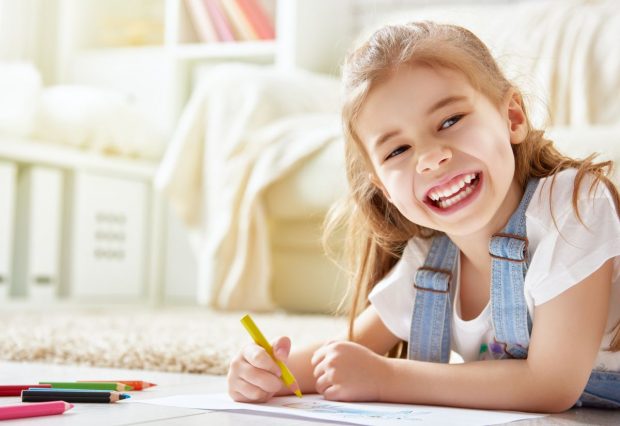 10 modalități de a-i ajuta pe copii să dezvolte o atitudine pozitivă
