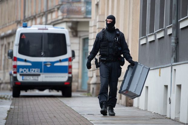 Raid al poliției germane pentru un posibil complot antivaccinist de asasinare a unui înalt oficial
