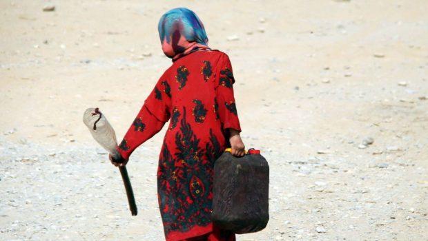 Viața în Afganistan, după un an sub talibani: „Mi-am vândut fata cea mică pentru ca familia să poată supraviețui”