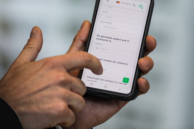 Formularul digital pentru intrarea în România, obligatoriu de azi. De unde poate fi descărcat și cum se completează