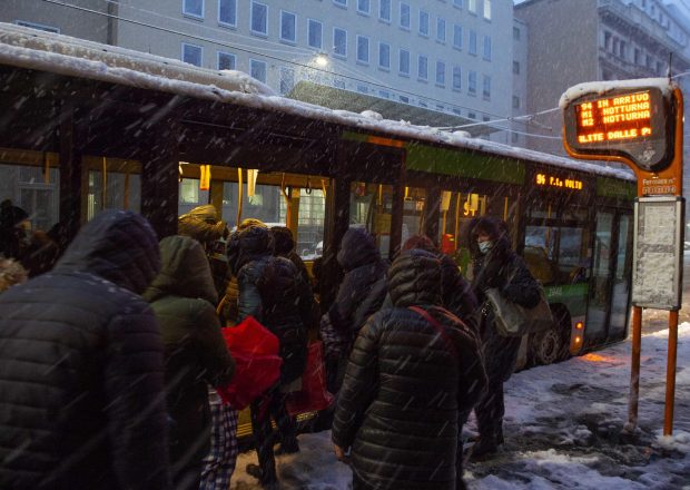 Italia înăsprește restricțiile pentru nevaccinați: certificatul verde, obligatoriu și pentru circulația cu autobuzul şi metroul