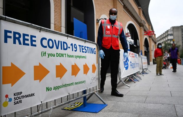 Peste jumătate din infectările cu Omicron din Marea Britanie, la dublu vaccinați. Sunt 134 de cazuri confirmate în UK