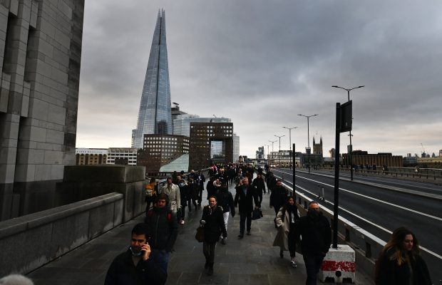 Anglia are răspândire comunitară cu varianta Omicron. Peste 300 de cazuri confirmate în Marea Britanie