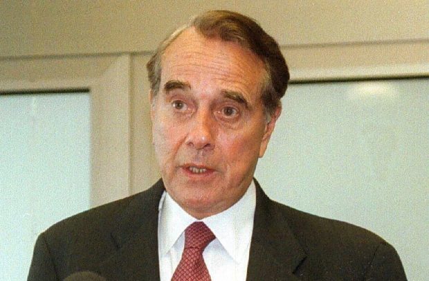 A murit Bob Dole, unul dintre cei mai importanți politicieni din SUA, candidat la președinție în 1996