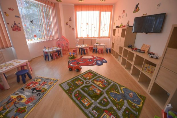 Directoarea Centrului de Creşe din Ploieşti, acuzată că a furat din mâncarea copiilor, pusă în libertate