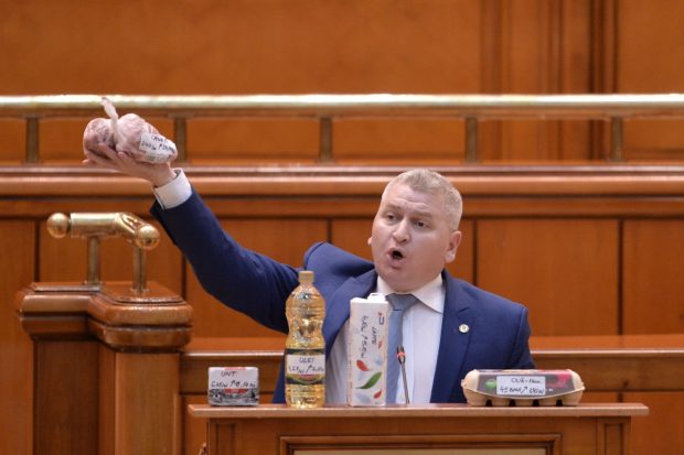 Să ieșim din cazul Roman și să ne uităm spre ce ne oferă cu adevărat toate partidele. Iar când terminăm cu ele, să privim și spre impostura din privat