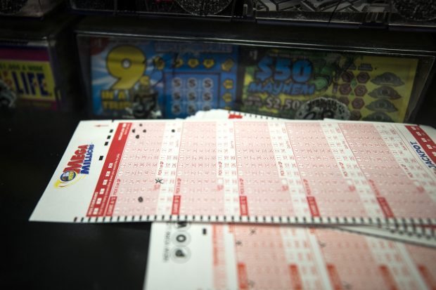 Un american a câștigat un milion de euro cu un bilet la loto primit de la un prieten, după ce a fost operat