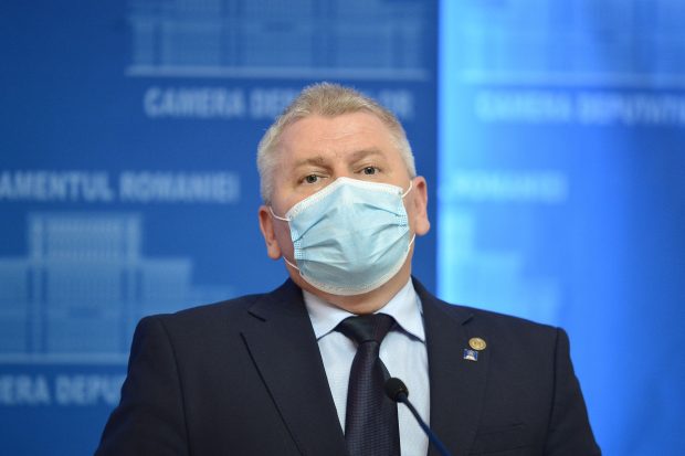 Surse din Guvern: Premierul Ciucă i-a cerut ministrului Roman să clarifice plagiatul din teza de masterat. „Demisia ar fi un gest onorabil”