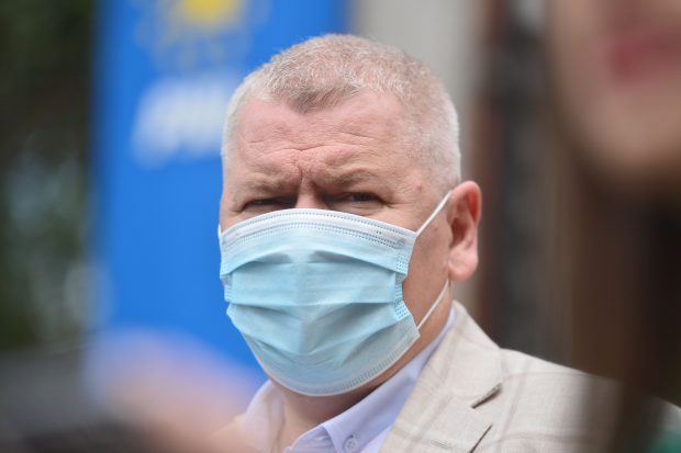 Ministrul Roman, întrebat despre lucrarea plagiată: „Dacă asta e iar o altă mare problemă… Lucrez la PNRR. Am nevoie de puțină îngăduință”